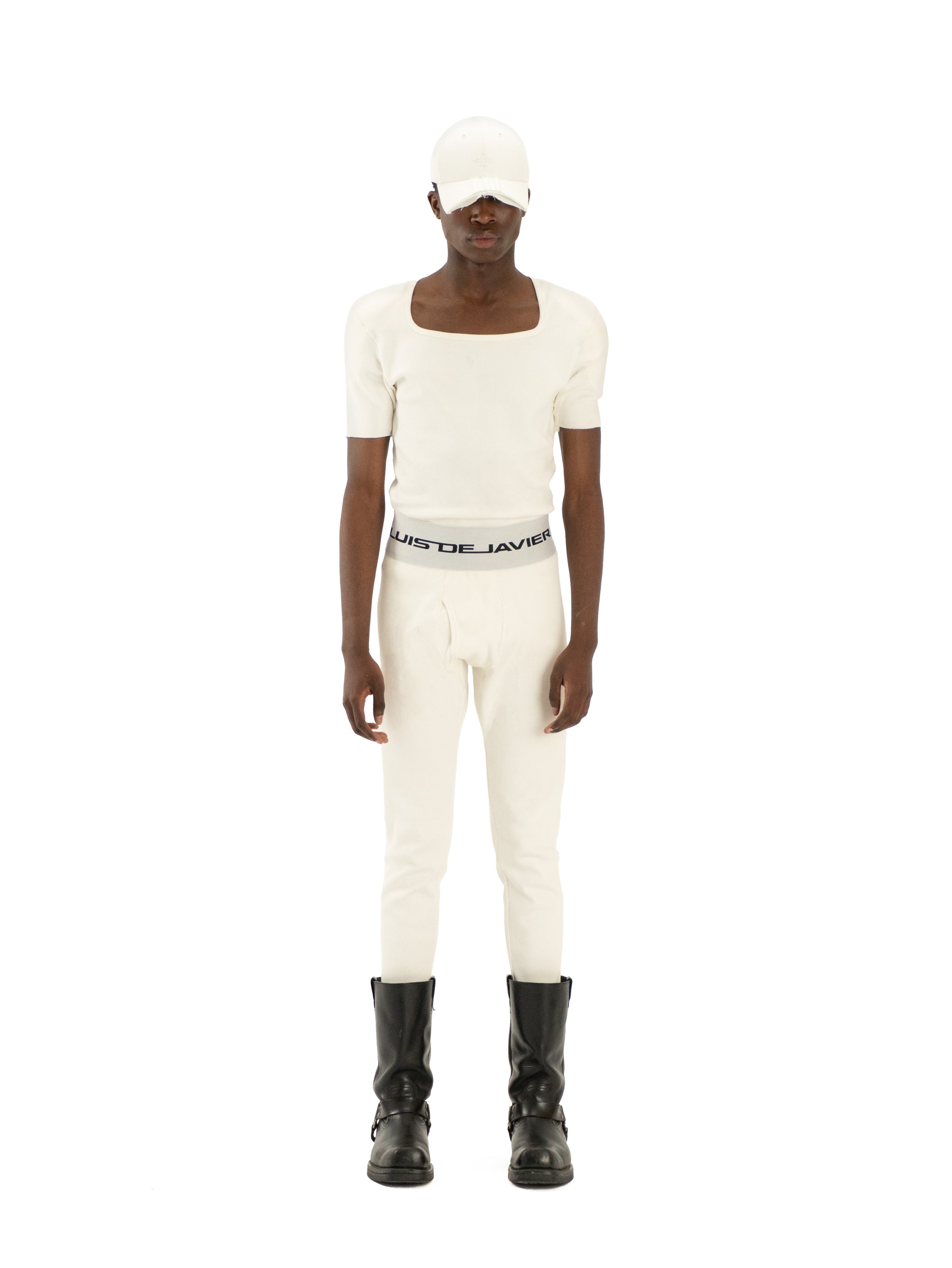 color:white