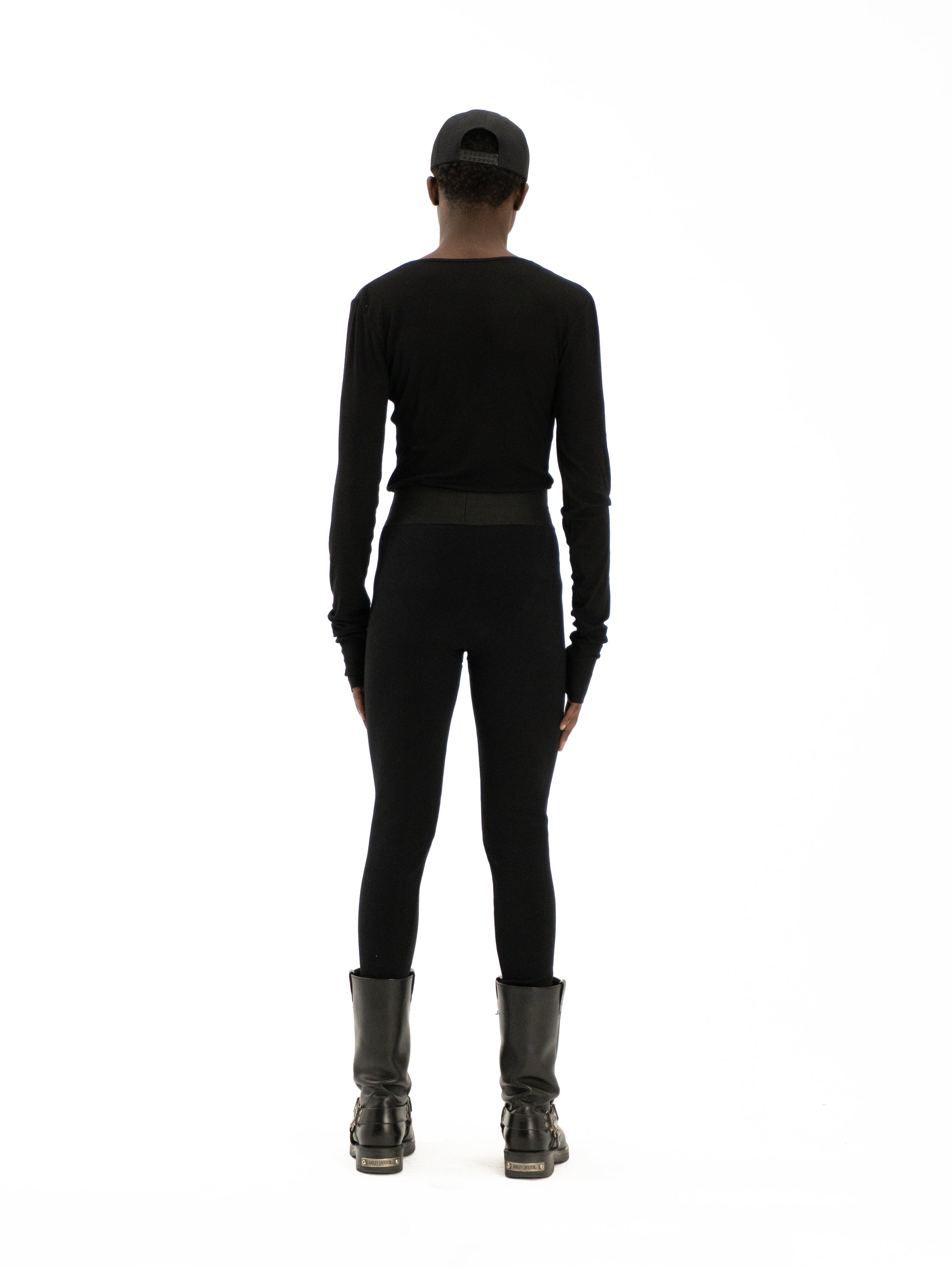 color:black