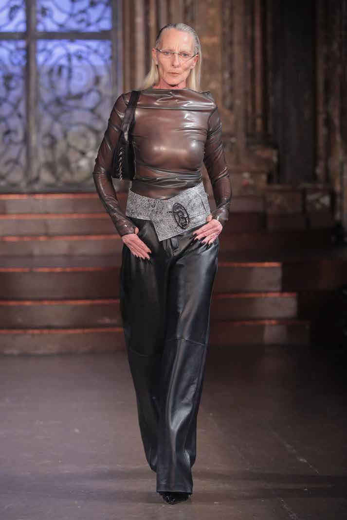 AW23