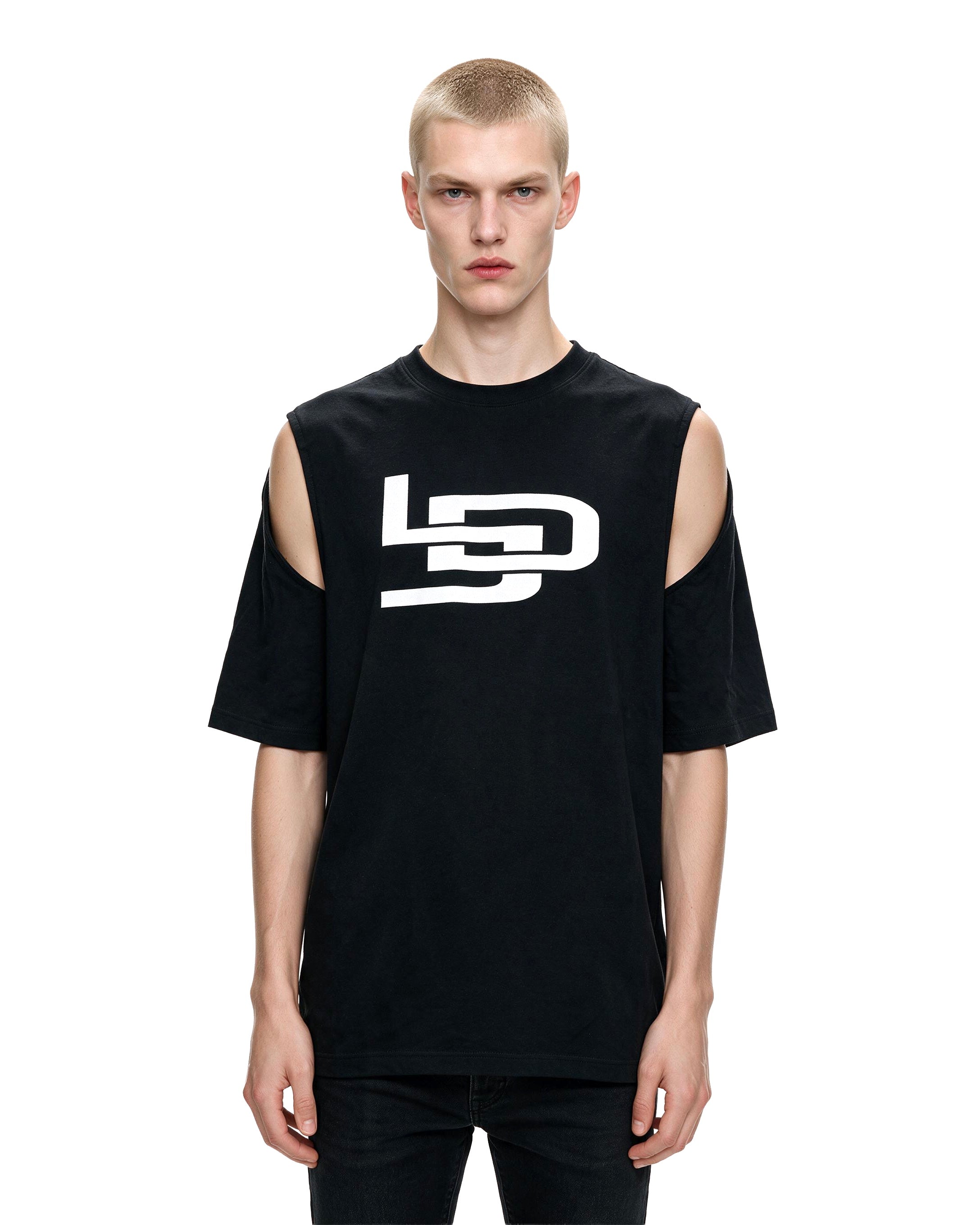 color:black