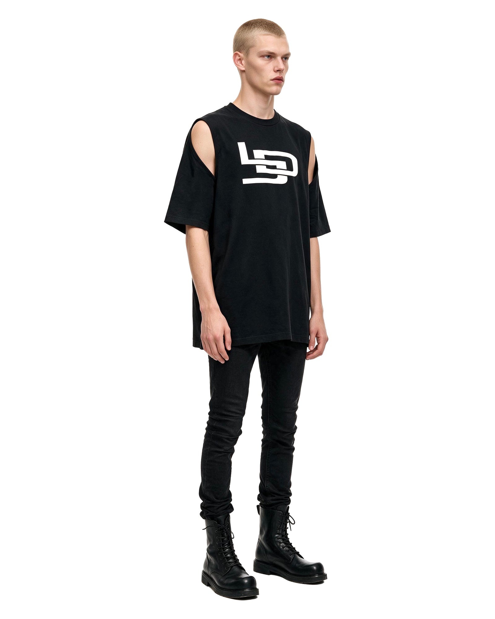 color:black